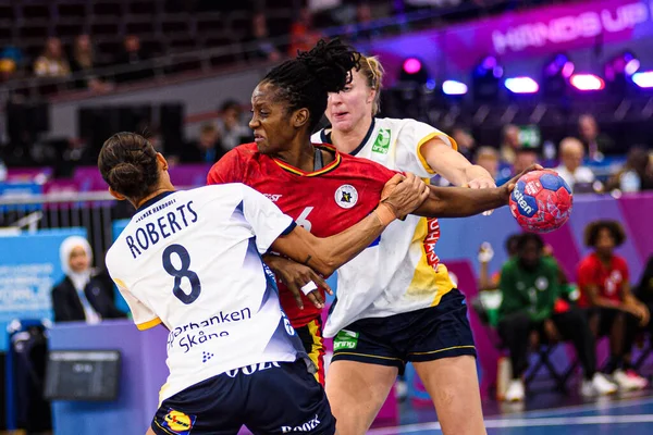 DORTMUND, GERMANY - 7 Aralık 2025: Paulo Helena Gilda Simao - Dünya Kadınlar Hentbol Şampiyonası 2025 Angola - Westfallenhalle 'de İsveç' e karşı.