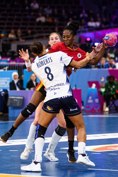 DORTMUND, GERMANY - 7 Aralık 2025: Paulo Helena Gilda Simao - Dünya Kadınlar Hentbol Şampiyonası 2025 Angola - Westfallenhalle 'de İsveç' e karşı.