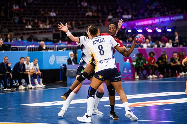 DORTMUND, GERMANY - 7 Aralık 2025: Paulo Helena Gilda Simao - Dünya Kadınlar Hentbol Şampiyonası 2025 Angola - Westfallenhalle 'de İsveç' e karşı.