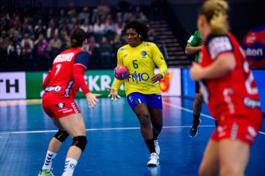 DORTMUND, GERMANY - 7 Aralık 2025: Cristina Oliveira Fernandes Mariane - Dünya Bayanlar Hentbol Şampiyonası 2025 Norveç ve Brezilya Westfallenhalle.