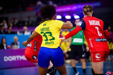 DORTMUND, GERMANY - 7 ARALIK 2025 Kadınlar Hentbol Dünya Şampiyonası 2025 Norveç - Brezilya - Westfallenhalle.