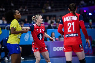 DORTMUND, GERMANY - 7 Aralık 2025: Kristiansen Veronica Egebakken - 2025 Dünya Bayanlar Hentbol Şampiyonası Norveç ve Brezilya Westfallenhalle 'de karşı karşıya.