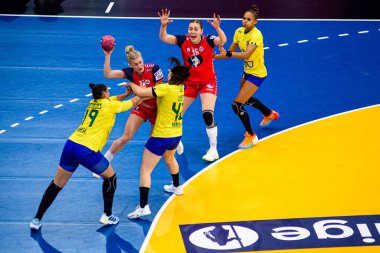 DORTMUND, GERMANY - 7 Aralık 2025: Kristiansen Veronica Egebakken - 2025 Dünya Bayanlar Hentbol Şampiyonası Norveç ve Brezilya Westfallenhalle 'de karşı karşıya.