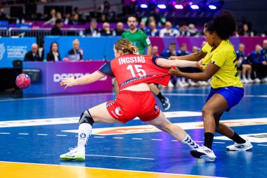 DORTMUND, GERMANY - 7 Aralık 2025: Ingstad Vilde Mortensen - Dünya Bayanlar Hentbol Şampiyonası 2025 Norveç ve Brezilya Westfallenhalle 'de karşı karşıya.