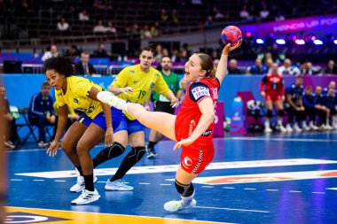 DORTMUND, GERMANY - 7 Aralık 2025: Ingstad Vilde Mortensen - Dünya Bayanlar Hentbol Şampiyonası 2025 Norveç ve Brezilya Westfallenhalle 'de karşı karşıya.