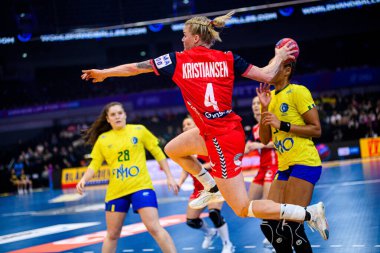 DORTMUND, GERMANY - 7 Aralık 2025: Kristiansen Veronica Egebakken - 2025 Dünya Bayanlar Hentbol Şampiyonası Norveç ve Brezilya Westfallenhalle 'de karşı karşıya.