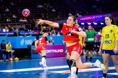 DORTMUND, GERMANY - 7 Aralık 2025: Ingstad Vilde Mortensen - Dünya Bayanlar Hentbol Şampiyonası 2025 Norveç ve Brezilya Westfallenhalle 'de karşı karşıya.