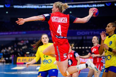 DORTMUND, GERMANY - 7 Aralık 2025: Kristiansen Veronica Egebakken - 2025 Dünya Bayanlar Hentbol Şampiyonası Norveç ve Brezilya Westfallenhalle 'de karşı karşıya.