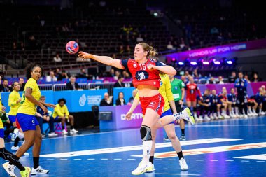 DORTMUND, GERMANY - 7 Aralık 2025: Ingstad Vilde Mortensen - Dünya Bayanlar Hentbol Şampiyonası 2025 Norveç ve Brezilya Westfallenhalle 'de karşı karşıya.