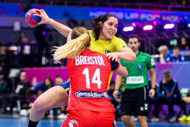 DORTMUND, GERMANY - 7 Aralık 2025: Guarieiro Giulia, Breistol Kristine - Dünya Bayanlar Hentbol Şampiyonası 2025 Norveç - Brezilya - Westfallenhalle.