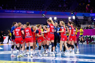 DORTMUND, GERMANY - 7 ARALIK, 2025: Kutlamalar, Norveç takımı - 2025 Dünya Bayanlar Hentbol Şampiyonası Norveç - Westfallenhalle 'de Brezilya' ya karşı.