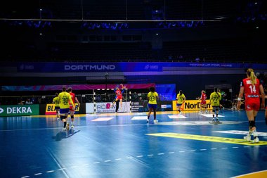 DORTMUND, GERMANY - 7 ARALIK, 2025 Kadınlar Hentbol Dünya Şampiyonası 2025 Norveç - Brezilya - Westfallenhalle.