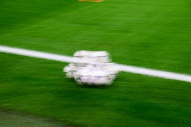 LEVERKUSEN, ALMANY - 10 ARALIK 2025: Adidas topları - UEFA Şampiyonlar Ligi, Bayer 04 Leverkusen - Newcastle United maçı Bayarena 'da.