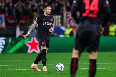 LEVERKUSEN, ALMANY - 10 ARALIK 2025: Aleix Garcia - UEFA Şampiyonlar Ligi, Bayer 04 Leverkusen - Newcastle United maçı Bayarena 'da.