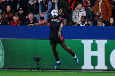 LEVERKUSEN, GERMANY - 10 ARALIK 2025: Ernest Poku - UEFA Şampiyonlar Ligi, Bayer 04 Leverkusen-Newcastle United maçı Bayarena 'da.