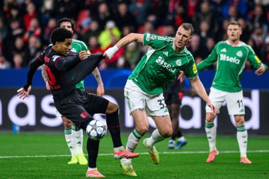 LEVERKUSEN, ALMANY - 10 ARALIK 2025: Malik Tillman, Dan Burn - UEFA Şampiyonlar Ligi, Bayer 04 Leverkusen - Newcastle United maçı Bayena 'da.