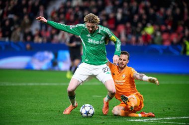 LEVERKUSEN, GERMANY - 10 ARALIK 2025: Mark Flekken, penaltı - UEFA Şampiyonlar Ligi, Bayer 04 Leverkusen - Newcastle United maçı Bayena 'da.