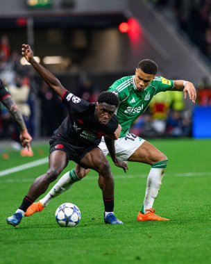LEVERKUSEN, GERMANY - 10 ARALIK, 2025: Ernest Poku, Malick Thiaw - UEFA Şampiyonlar Ligi, Bayer 04 Leverkusen - Newcastle United.