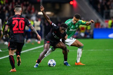 LEVERKUSEN, GERMANY - 10 ARALIK, 2025: Ernest Poku, Malick Thiaw - UEFA Şampiyonlar Ligi, Bayer 04 Leverkusen - Newcastle United.
