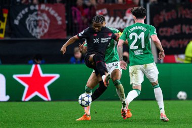 LEVERKUSEN, GERMANY - 10 ARALIK, 2025: Nathan Tella, Malick Thiaw - UEFA Şampiyonlar Ligi, Bayer 04 Leverkusen - Newcastle United.