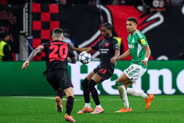 LEVERKUSEN, GERMANY - 10 ARALIK, 2025: Nathan Tella, Malick Thiaw - UEFA Şampiyonlar Ligi, Bayer 04 Leverkusen - Newcastle United.