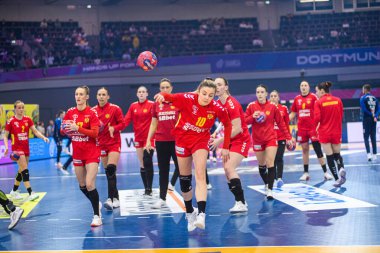 DORTMUND, GERMANY - 9 Aralık 2025: Matea Pletikosiç - Dünya Bayanlar Hentbol Şampiyonası 2025 Norveç ve Karadağ Westfallenhalle 'de karşı karşıya.