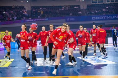 DORTMUND, GERMANY - 9 Aralık 2025: Matea Pletikosiç - Dünya Bayanlar Hentbol Şampiyonası 2025 Norveç ve Karadağ Westfallenhalle 'de karşı karşıya.