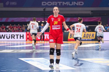 DORTMUND, GERMANY - 9 Aralık 2025: Tatjana Brnoviç - Dünya Bayanlar Hentbol Şampiyonası 2025 Norveç ve Karadağ Westfallenhalle 'de karşı karşıya.