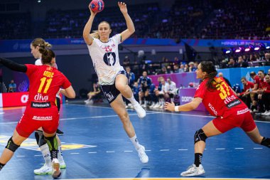 DORTMUND, Almanya - 9 Aralık 2025: Reistad Henny Ella - Dünya Bayanlar Hentbol Şampiyonası 2025 Norveç ve Karadağ Westfallenhalle 'de karşı karşıya.