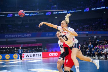 DORTMUND, Almanya - 9 Aralık 2025: Reistad Henny Ella - Dünya Bayanlar Hentbol Şampiyonası 2025 Norveç ve Karadağ Westfallenhalle 'de karşı karşıya.