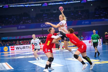 DORTMUND, Almanya - 9 Aralık 2025: Reistad Henny Ella - Dünya Bayanlar Hentbol Şampiyonası 2025 Norveç ve Karadağ Westfallenhalle 'de karşı karşıya.