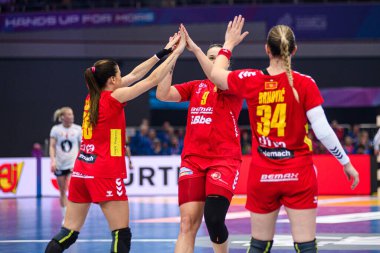 DORTMUND, GERMANY - 9 ARALIK 2025: - 2025 Dünya Bayanlar Hentbol Şampiyonası Norveç Karadağ 'a karşı Westfallenhalle' de.