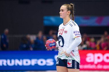 DORTMUND, GERMANY - 9 Aralık 2025: Deila Thale Rushfeldt - Dünya Bayanlar Hentbol Şampiyonası 2025 Norveç ve Karadağ Westfallenhalle 'de karşı karşıya.