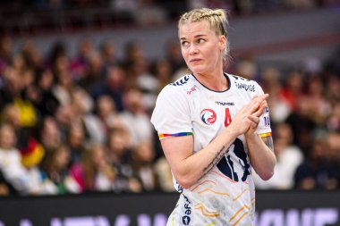 DORTMUND, Almanya - 9 Aralık 2025: Kristiansen Veronica Egebakken - Dünya Bayanlar Hentbol Şampiyonası 2025 Norveç ve Karadağ Westfallenhalle 'de karşı karşıya.