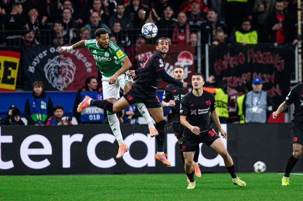 LEVERKUSEN, ALMANY - 10 ARALIK 2025: Arthur, Joelinton - UEFA Şampiyonlar Ligi, Bayer 04 Leverkusen - Newcastle United maçı Bayena 'da.
