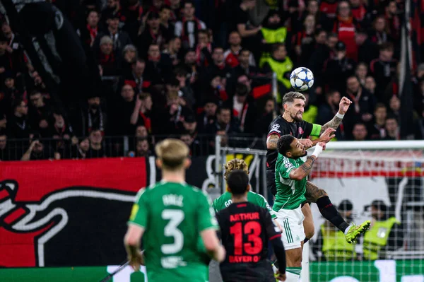 LEVERKUSEN, GERMANY - 10 ARALIK, 2025: - UEFA Şampiyonlar Ligi, Bayer 04 Leverkusen-Newcastle United maçı Bayarena 'da.