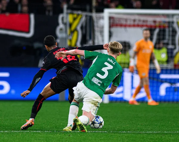 LEVERKUSEN, GERMANY - 10 ARALIK, 2025: - UEFA Şampiyonlar Ligi, Bayer 04 Leverkusen-Newcastle United maçı Bayarena 'da.