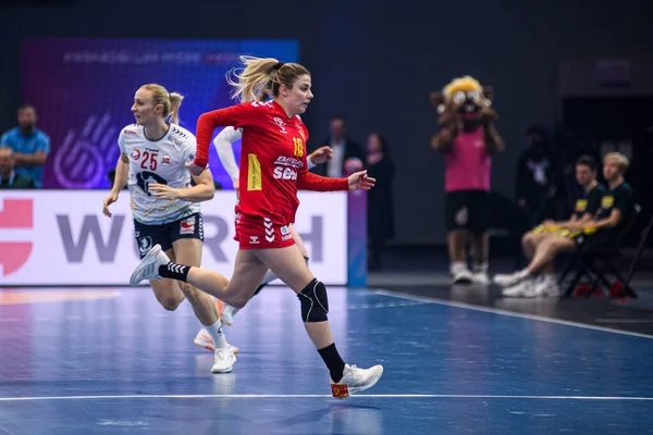 DORTMUND, GERMANY - 9 Aralık 2025: Matea Pletikosiç - Dünya Bayanlar Hentbol Şampiyonası 2025 Norveç ve Karadağ Westfallenhalle 'de karşı karşıya.