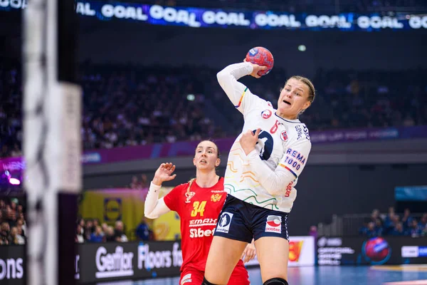 DORTMUND, GERMANY - 9 Aralık 2025: Aardahl Maren Nyland - Dünya Bayanlar Hentbol Şampiyonası 2025 Norveç ve Karadağ Westfallenhalle.