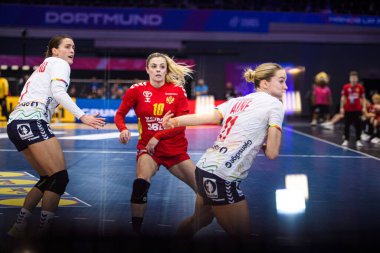 DORTMUND, GERMANY - 9 Aralık 2025: Matea Pletikosiç - Dünya Bayanlar Hentbol Şampiyonası 2025 Norveç ve Karadağ Westfallenhalle 'de karşı karşıya.