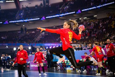 DORTMUND, GERMANY - 9 Aralık 2025: Ivona Paviceviç - Dünya Bayanlar Hentbol Şampiyonası 2025 Norveç ve Karadağ Westfallenhalle 'de karşı karşıya.