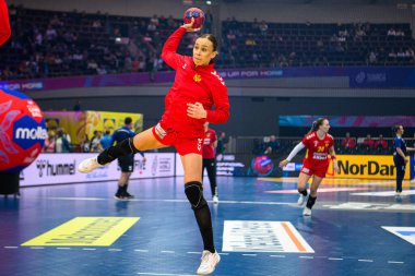 DORTMUND, GERMANY - 9 Aralık 2025: Andrijana Tatar - Dünya Bayanlar Hentbol Şampiyonası 2025 Norveç ve Karadağ Westfallenhalle 'de karşı karşıya.