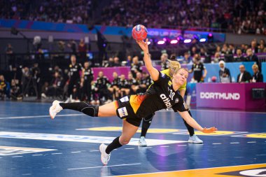 DORTMUND, GERMANY - 9 Aralık 2025: Antje Doll - Dünya Bayanlar Hentbol Şampiyonası 2025 Almanya - Westfallenhalle 'de Brezilya' ya karşı.