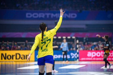 DORTMUND, GERMANY - 9 Aralık 2025: De Abreu Rosa Kelly - Dünya Bayanlar Hentbol Şampiyonası 2025 Almanya - Westfallenhalle 'de Brezilya' ya karşı.