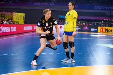 DORTMUND, GERMANY - 9 Aralık 2025: Nina Engel - Dünya Bayanlar Hentbol Şampiyonası 2025 Almanya 'nın Westfallenhalle' de Brezilya 'ya karşı.