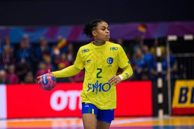 DORTMUND, GERMANY - 9 Aralık 2025: De Paula Bruna - Dünya Bayanlar Hentbol Şampiyonası 2025 Almanya - Westfallenhalle 'de Brezilya' ya karşı.