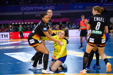 DORTMUND, GERMANY - 9 ARALIK, 2025 Kadınlar Hentbol Dünya Şampiyonası 2025 Almanya, Westfallenhalle 'de Brezilya' ya karşı.