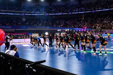 DORTMUND, GERMANY - 9 ARALIK, 2025 Kadınlar Hentbol Dünya Şampiyonası 2025 Almanya, Westfallenhalle 'de Brezilya' ya karşı.