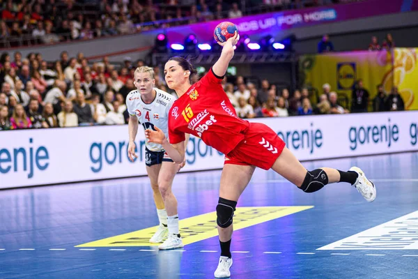 DORTMUND, GERMANY - 9 Aralık 2025: Jelena Vukceviç - Dünya Bayanlar Hentbol Şampiyonası 2025 Norveç ve Karadağ Westfallenhalle 'de karşı karşıya.