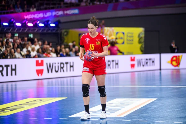 DORTMUND, GERMANY - 9 Aralık 2025: Jelena Vukceviç - Dünya Bayanlar Hentbol Şampiyonası 2025 Norveç ve Karadağ Westfallenhalle 'de karşı karşıya.